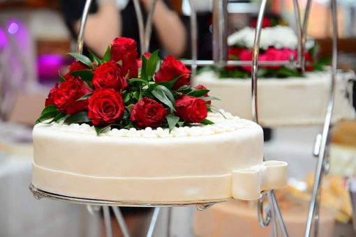 Big wedding cakes with beautiful decorations.